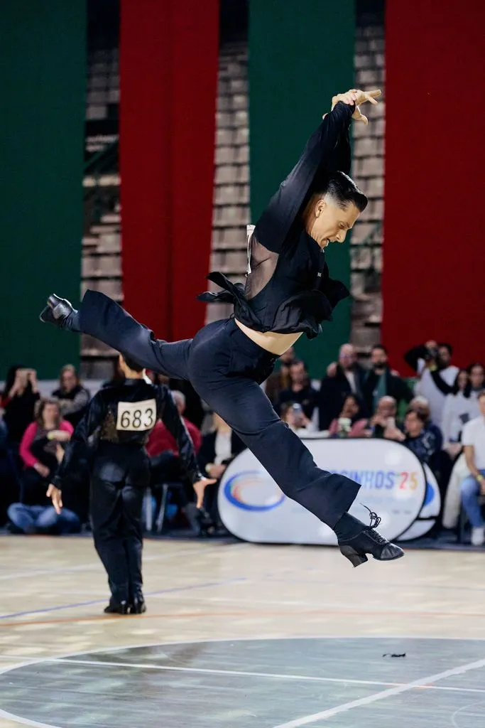 Salto em competição de danças latinas